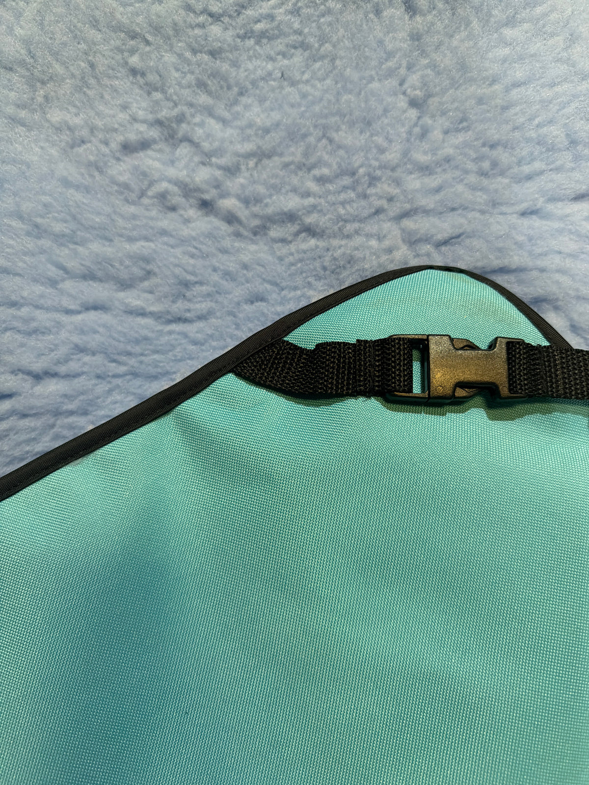 Graue Leinwand & grauer kuscheliger Topper