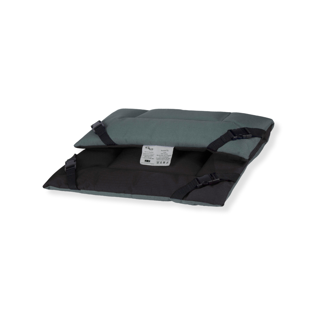 Zwart en grijs waterbestendig omkeerbaar kussen