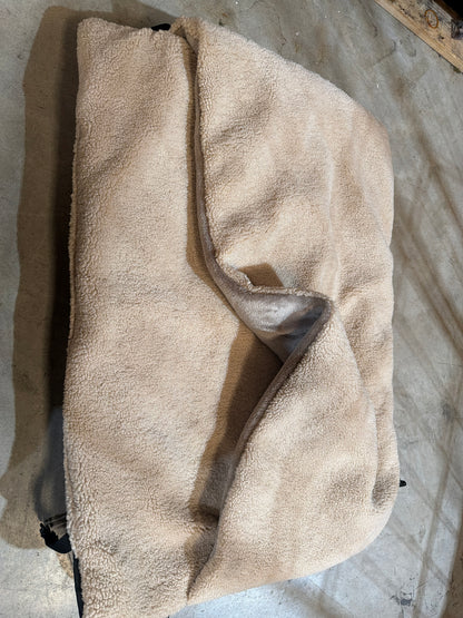 Kuscheltunnel in Schwarz und Grau