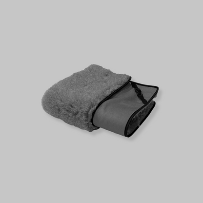 Dunkelgrauer Samt und grauer luxuriöser gemütlicher Topper